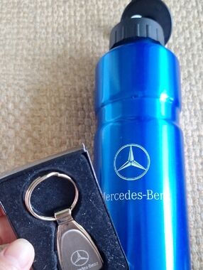 Mercedes Benz Blue Stainless Steel Water Bottle twist top lid+ Keychain